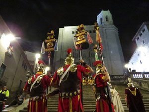 Setmana Santa 2019 a Girona. Sortida dels Manaies per lliurar el Penó