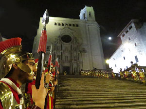 Setmana Santa 2019 a Girona. Sortida dels Manaies per lliurar el Penó