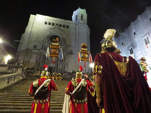 Setmana Santa 2019 a Girona. Sortida dels Manaies per lliurar el Penó