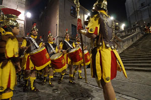 Setmana Santa 2019 a Girona. Sortida dels Manaies per lliurar el Penó