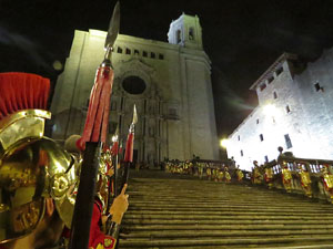 Setmana Santa 2019 a Girona. Sortida dels Manaies per lliurar el Pen&oacute;