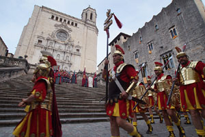 Setmana Santa 2019 a Girona. Sortida dels Manaies per lliurar el Penó