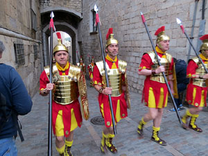 Setmana Santa 2019 a Girona. Sortida dels Manaies per lliurar el Penó