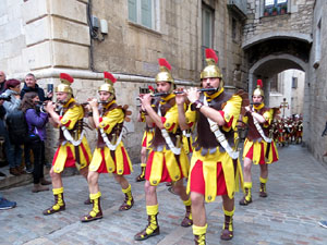 Setmana Santa 2019 a Girona. Sortida dels Manaies per lliurar el Penó