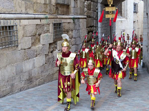 Setmana Santa 2019 a Girona. Sortida dels Manaies per lliurar el Penó