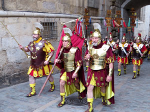 Setmana Santa 2019 a Girona. Sortida dels Manaies per lliurar el Penó