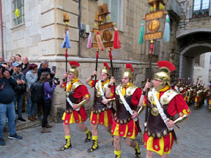 Setmana Santa 2019 a Girona. Sortida dels Manaies per lliurar el Penó