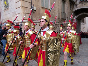 Setmana Santa 2019 a Girona. Sortida dels Manaies per lliurar el Penó