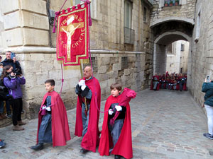 Setmana Santa 2019 a Girona. Sortida dels Manaies per lliurar el Penó