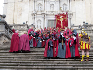 Setmana Santa 2019 a Girona. Sortida dels Manaies per lliurar el Penó