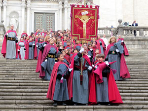 Setmana Santa 2019 a Girona. Sortida dels Manaies per lliurar el Penó
