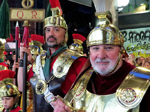 Setmana Santa 2019 a Girona. Sortida dels Manaies per lliurar el Penó