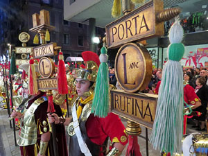 Setmana Santa 2019 a Girona. Sortida dels Manaies per lliurar el Penó