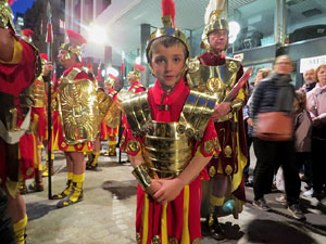 Setmana Santa 2019 a Girona. Sortida dels Manaies per lliurar el Penó