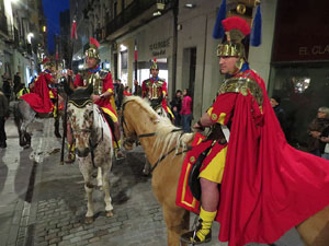 Setmana Santa 2019 a Girona. Sortida dels Manaies per lliurar el Penó