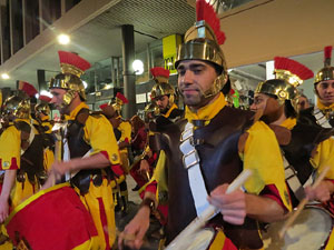 Setmana Santa 2019 a Girona. Sortida dels Manaies per lliurar el Penó