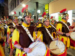 Setmana Santa 2019 a Girona. Sortida dels Manaies per lliurar el Penó