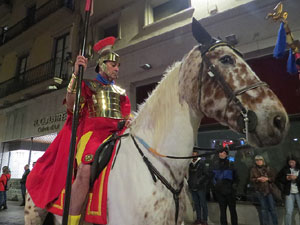 Setmana Santa 2019 a Girona. Sortida dels Manaies per lliurar el Penó