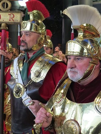 Lliurament del pen&oacute; al carrer Nou