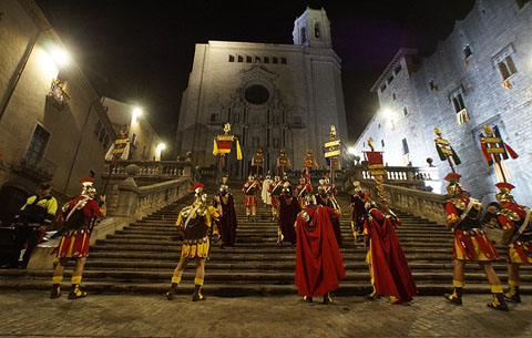Els Manaies arribant a la Catedral