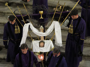 Setmana Santa 2019 a Girona. Divendres Sant. La process&oacute; del Sant Enterrament