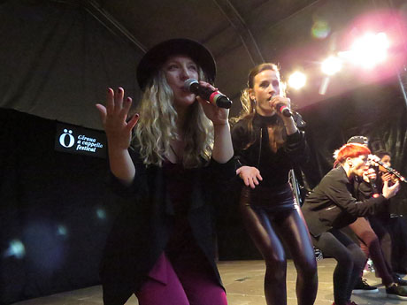 Festival A Cappella 2019. Actuaci&oacute; de Beat Poetry Club a la pla&ccedil;a de la Independ&egrave;ncia