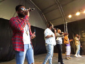 Festival A Cappella 2019. Actuaci&oacute; de Vad&eacute; a la pla&ccedil;a de la Independ&egrave;ncia