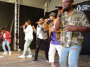 Festival A Cappella 2019. Actuaci&oacute; de Vad&eacute; a la pla&ccedil;a de la Independ&egrave;ncia