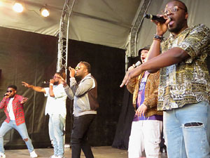 Festival A Cappella 2019. Actuaci&oacute; de Vad&eacute; a la pla&ccedil;a de la Independ&egrave;ncia