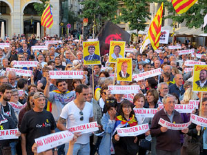 Concentració contra el judici de l'1-O a la plaça de la Independència