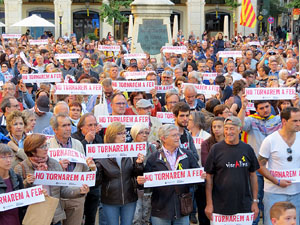 Concentració contra el judici de l'1-O a la plaça de la Independència