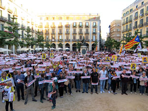 Concentració contra el judici de l'1-O a la plaça de la Independència