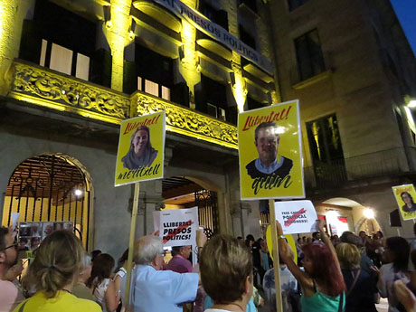 Concentració per la llibertat dels presos polítics a la plaça del Vi