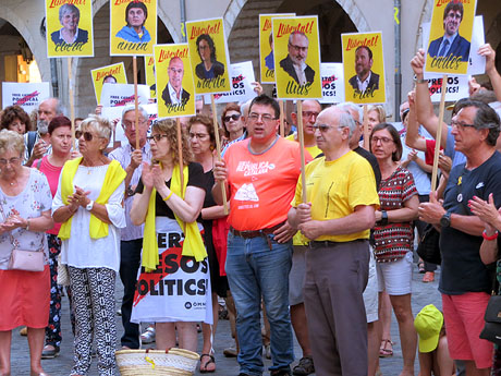 Concentració per la llibertat dels presos polítics a la plaça del Vi