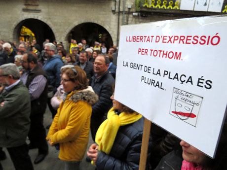 Concentració per la llibertat dels presos polítics a la plaça del Vi