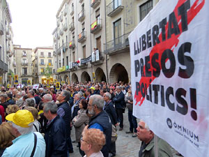 Concentració a la plaça del Vi per la independència i la llibertat dels presos polítics