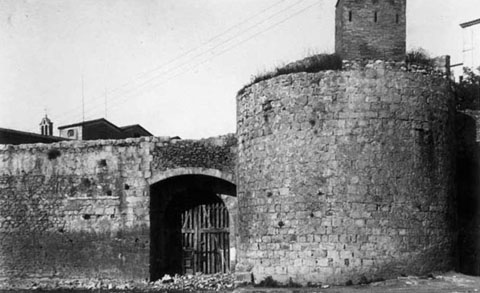 Portal de Santa Clara, dit així perquè donava accés al convent del mateix nom, fora murs. 1910-1915