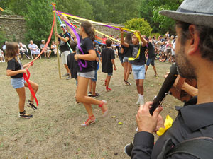 Festa Major de Sant Daniel 2019 - Danses i salutacions al monestir de Sant Daniel