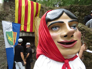 Festa Major de Sant Daniel 2019 - Audici&oacute; i ballada de la Sardana de les monges al claustre del Monestir de Sant Daniel