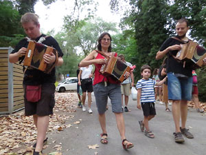 Festa Major de Sant Daniel 2019 - Audici&oacute; i ballada de la Sardana de les monges al claustre del Monestir de Sant Daniel
