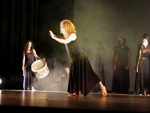 Festivals de Girona. FITAG 2019 - 'Experiment autoficci&oacute;'. Espectacle inaugural al Teatre Municipal, dirigit per Carolina Correa