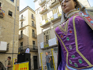Arribada de la Flama del Canig&oacute; 2019 a la pla&ccedil;a del Vi