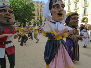 Cercavila de la Flama del Canig&oacute; 2019 fins la pla&ccedil;a del Vi