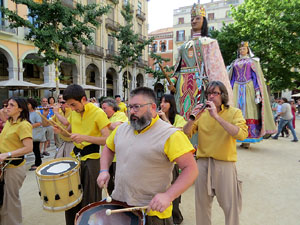 Cercavila de la Flama del Canig&oacute; 2019 fins la pla&ccedil;a del Vi