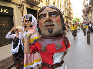 Cercavila de la Flama del Canig&oacute; 2019 fins la pla&ccedil;a del Vi
