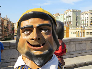 Cercavila de la Flama del Canig&oacute; 2019 fins la pla&ccedil;a del Vi