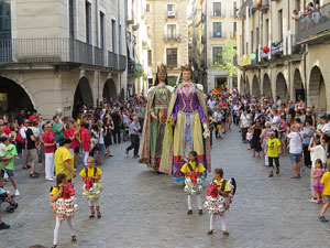 Cercavila de la Flama del Canig&oacute; 2019 fins la pla&ccedil;a del Vi