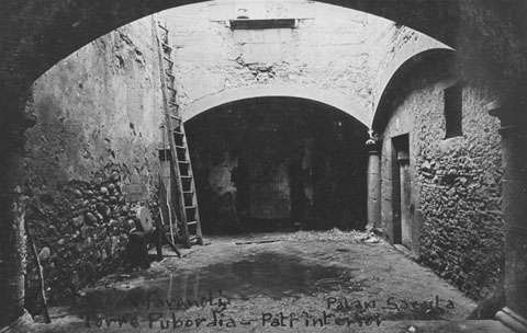 Pati interior de la torre Pabordia de Palau Sacosta. 1911-1936