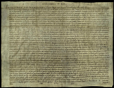 7 de novembre de 1336. Ordre d�Arnau Perpiny&agrave; i Guillem de Cabraresio, sobreposats d�obres de la ciutat de Girona, actuant en virtut d�un privilegi reial. Disposen que no es construeixin les taules i pilars a la pla&ccedil;a o pati situat en el riu Onyar, que es torni a omplir i es tanqui el fossar obert i que sigui demolida l�obra ja feta perqu&egrave; consideren que &eacute;s perillosa i perjudicial per a la ciutat i l�&uacute;s p&uacute;blic i com&uacute;. Aquestes obres havien estat iniciades per Arnau de Llor, administrador general dels r&egrave;dits i drets reials de la ciutat de Girona, el qual assegurava que tenia perm&iacute;s reial per obrar en el riu Onyar i en la pla&ccedil;a p&uacute;blica situada davant de les taules de canvi de Girona i pretenia fer-hi taules de peixateria i pilars amb teulat per establir-les en emfiteusi