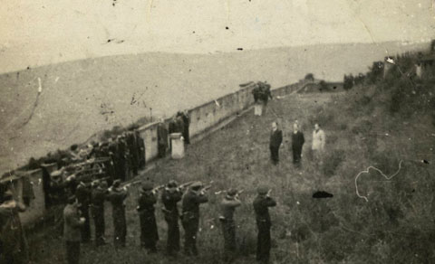 Pelotó d'afusellament dels militars Felicià Montero i Dalmases, Joaquim Ruiz de Porras i Josep Borbon i Rich al castell de Sant Julià de Ramis. 13 d'octubre de 1936